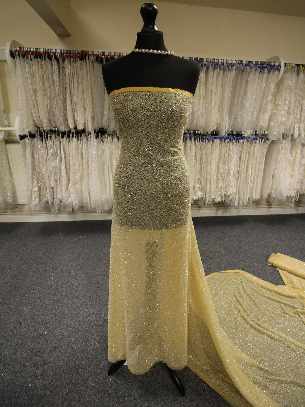 Nudefarbene Perlenspitze – Britte