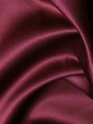Dunkelroter Polyester-Duchess-Satin - P42