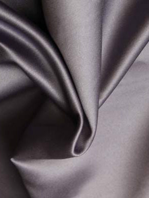 Traubenfarbener Polyester-Duchess-Satin - P42