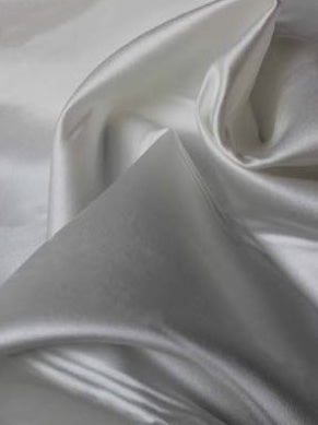Hell elfenbeinfarbener Polyester-Duchess-Satin - P42