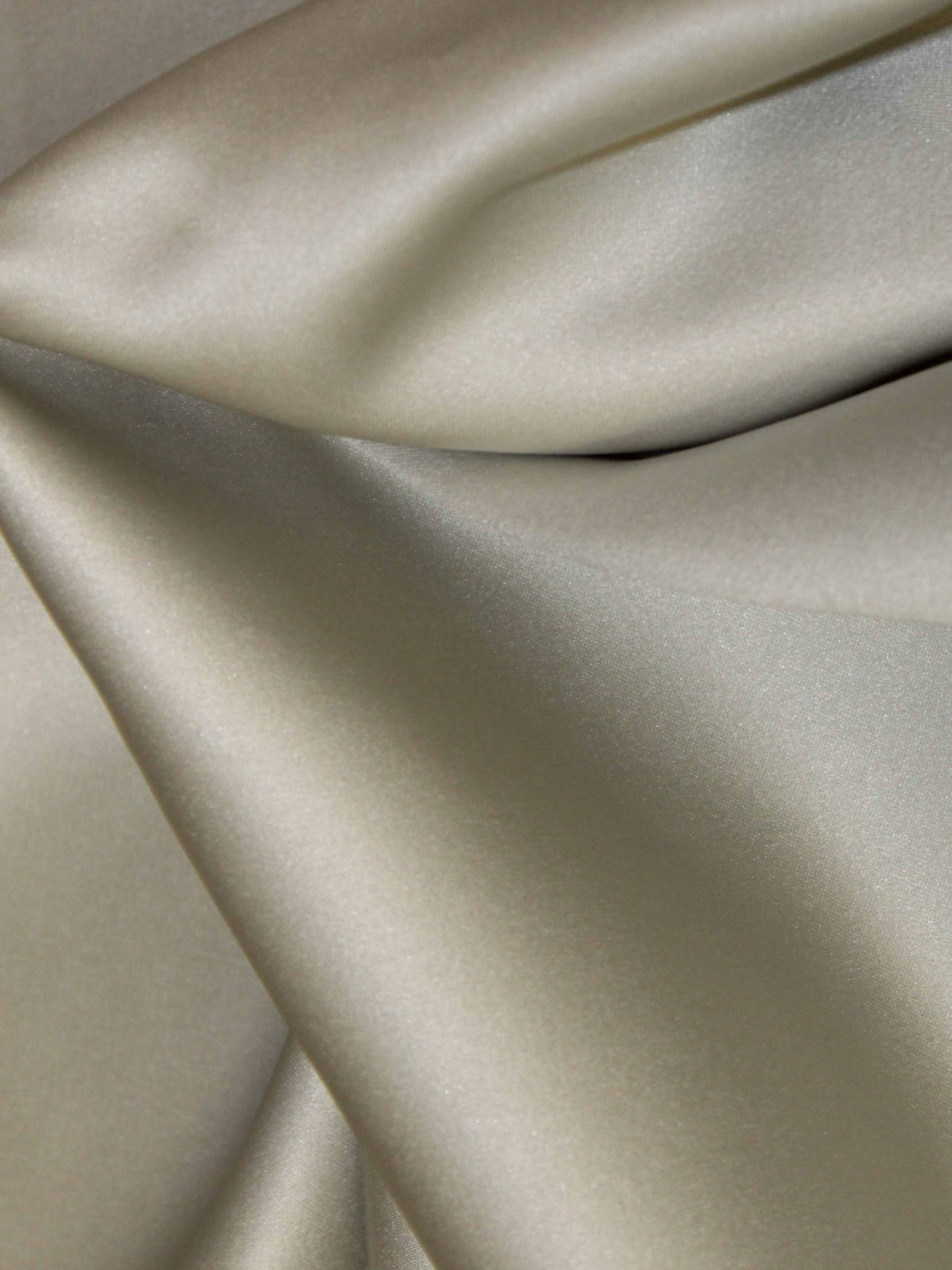 Hellgrüner Polyester-Duchess-Satin - P42