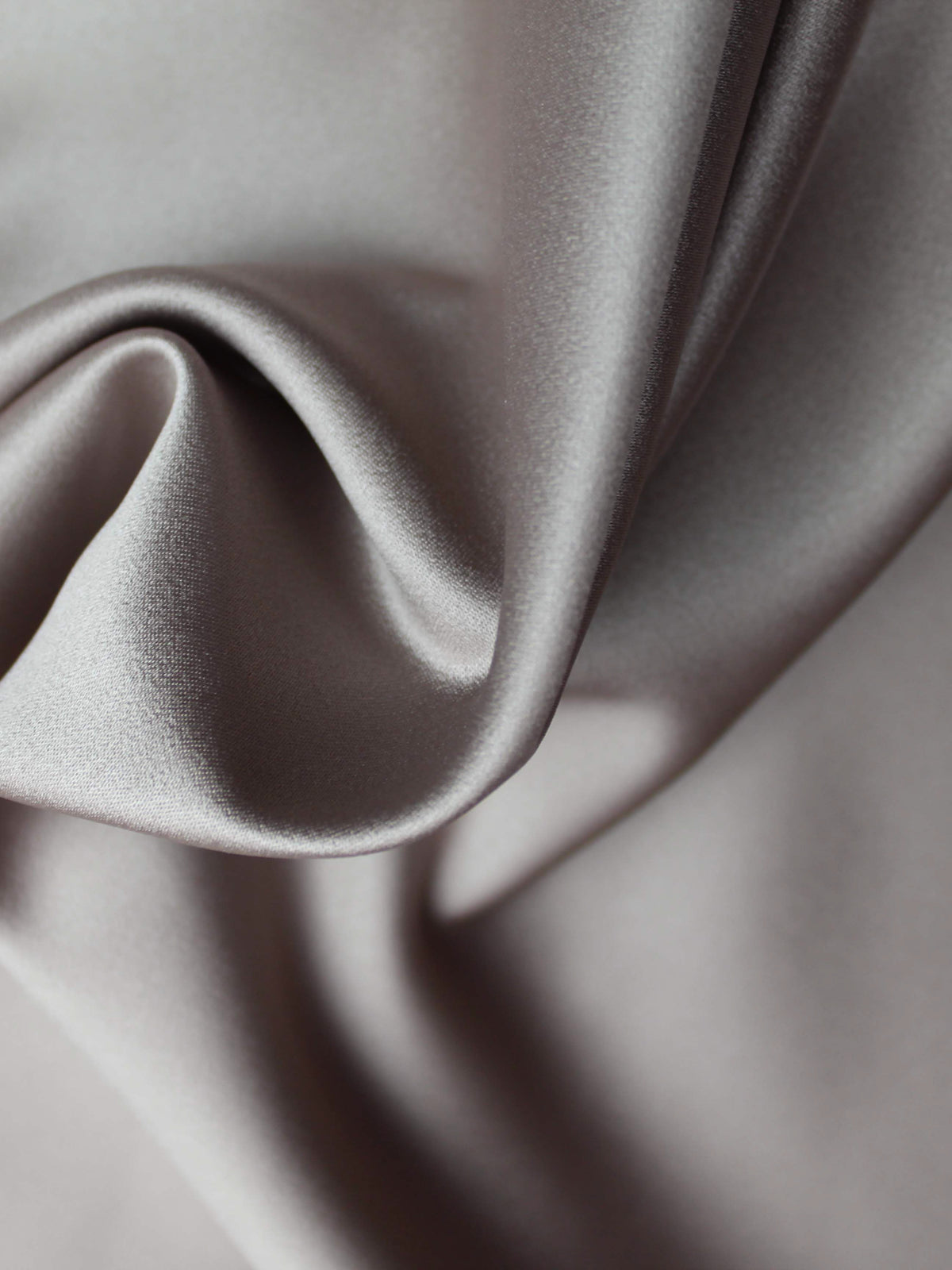 Hellbrauner Polyester-Duchess-Satin - P42