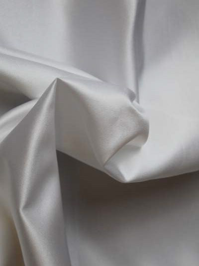 Weißer Polyester-Duchess-Satin - P42