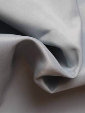 Leichter, hellblauer Polyester-Satin (Duchess Satin) - P44