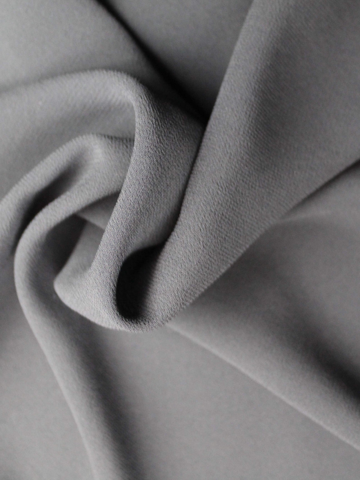 Schwarzer Polyester-Georgette - Silhouette