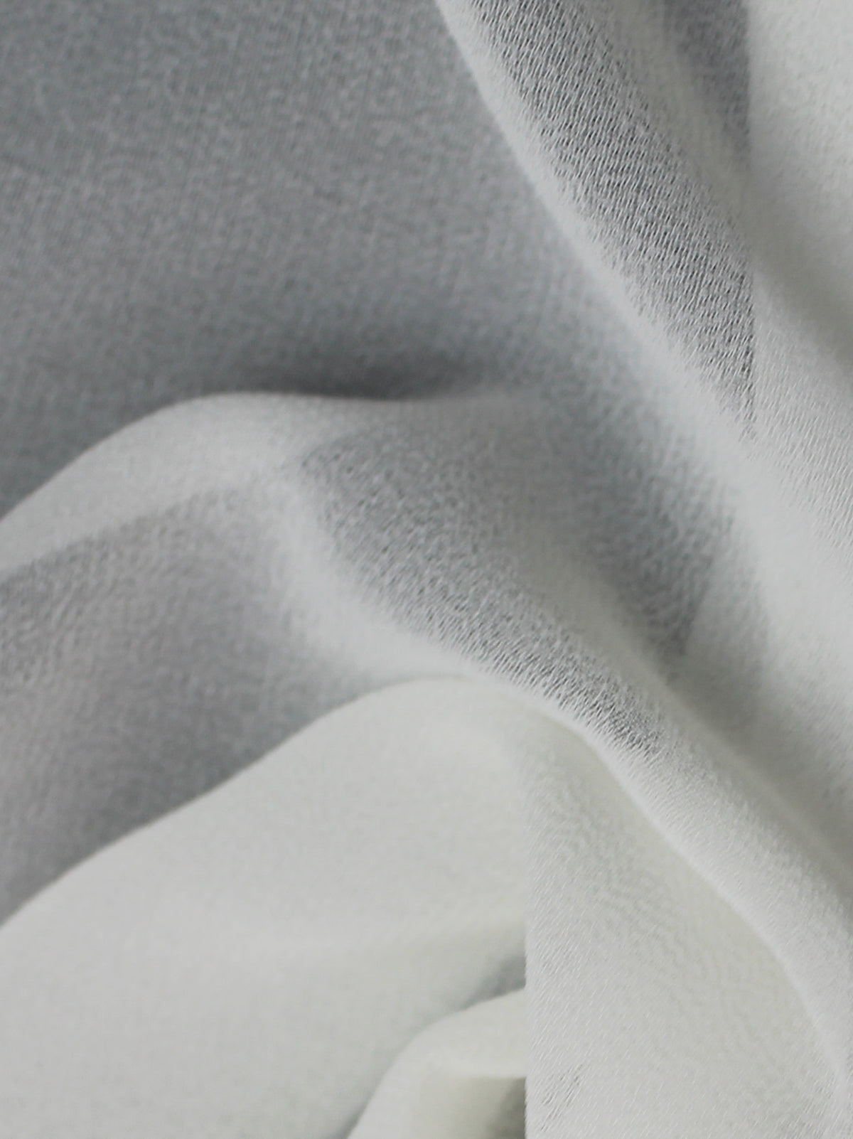 Schwarzer Polyester-Georgette - Silhouette