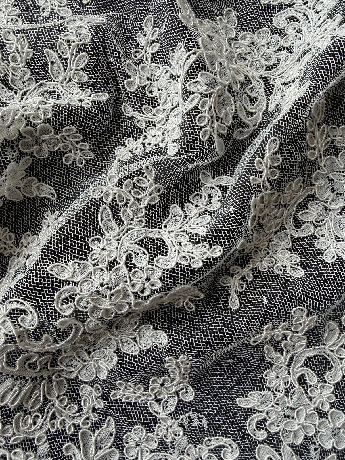 Elfenbeinfarbene Kordelspitze - P637