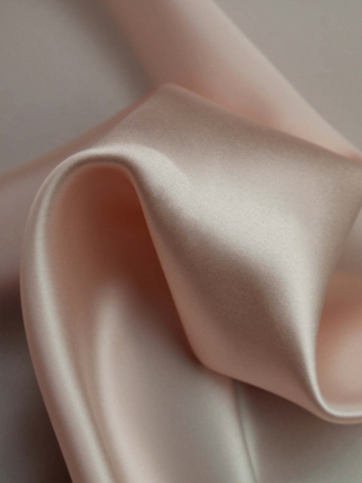 Zartrosa Seidensatin - P761