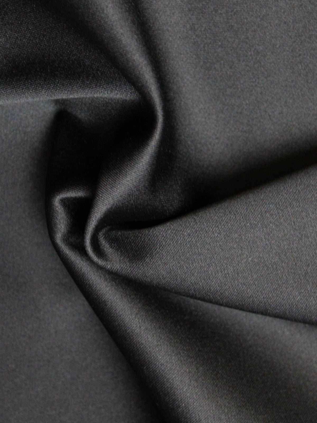 Schwarzer Polyester-Lycra-Duchess-Satin - P83