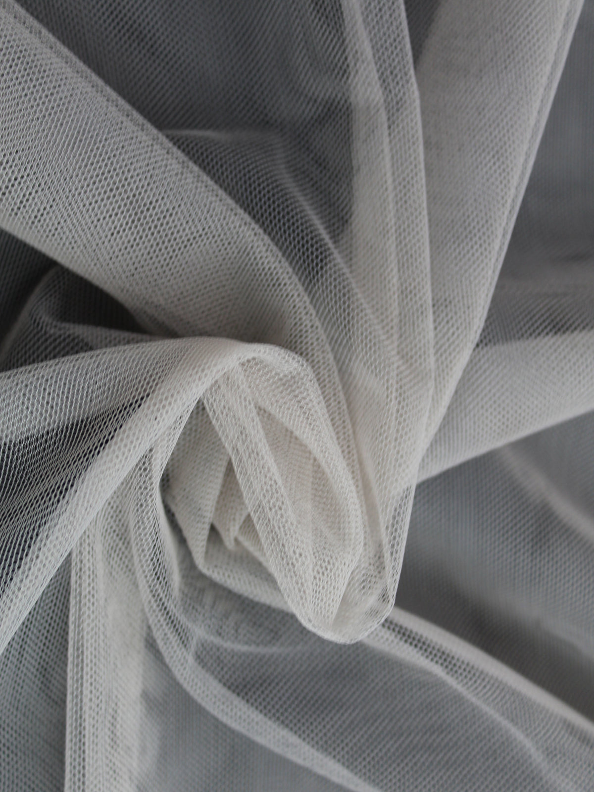 Dunkelgrauer (850) Tüll - P9