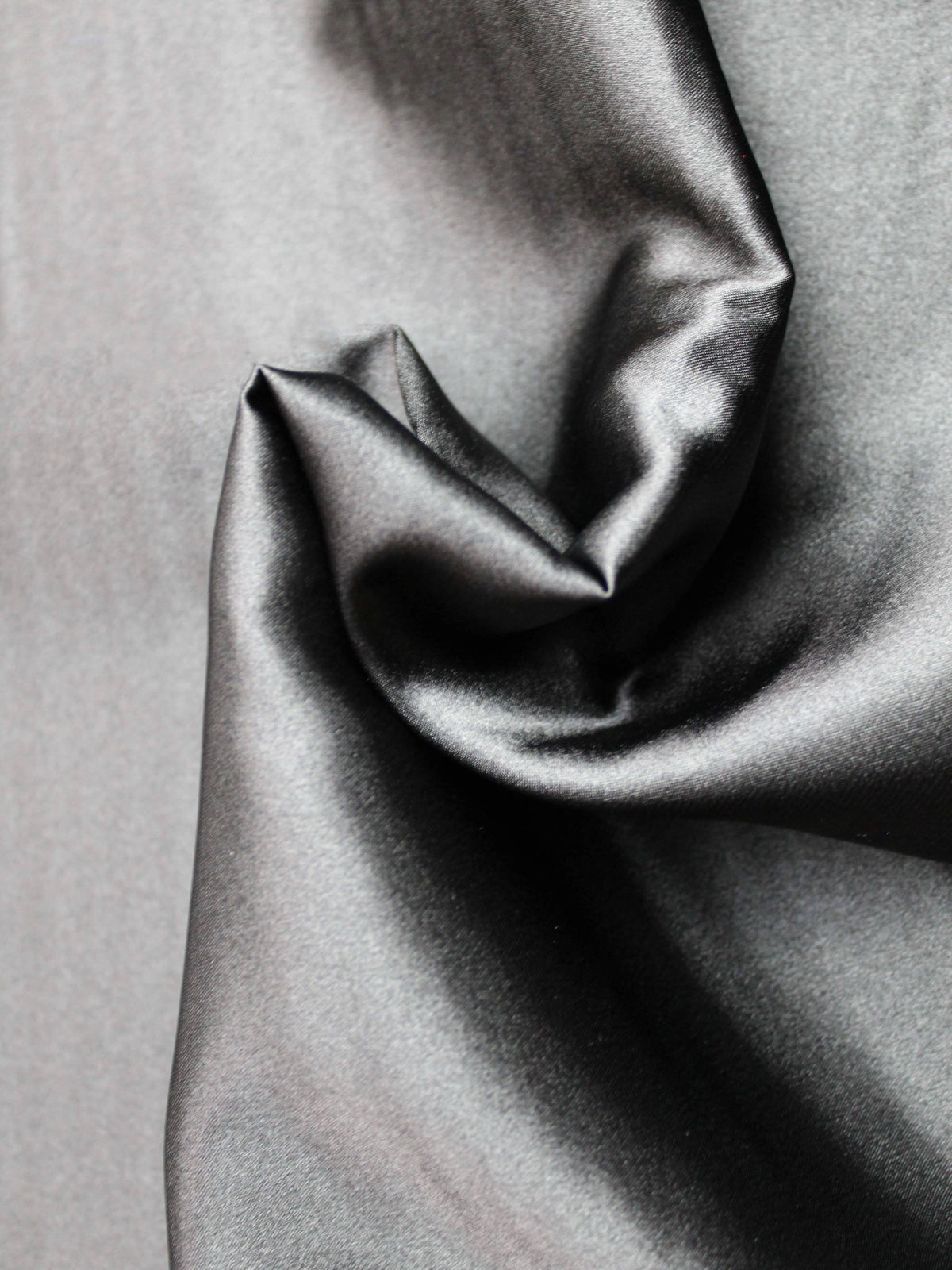 Schwarzer Polyestersatin - PB1005