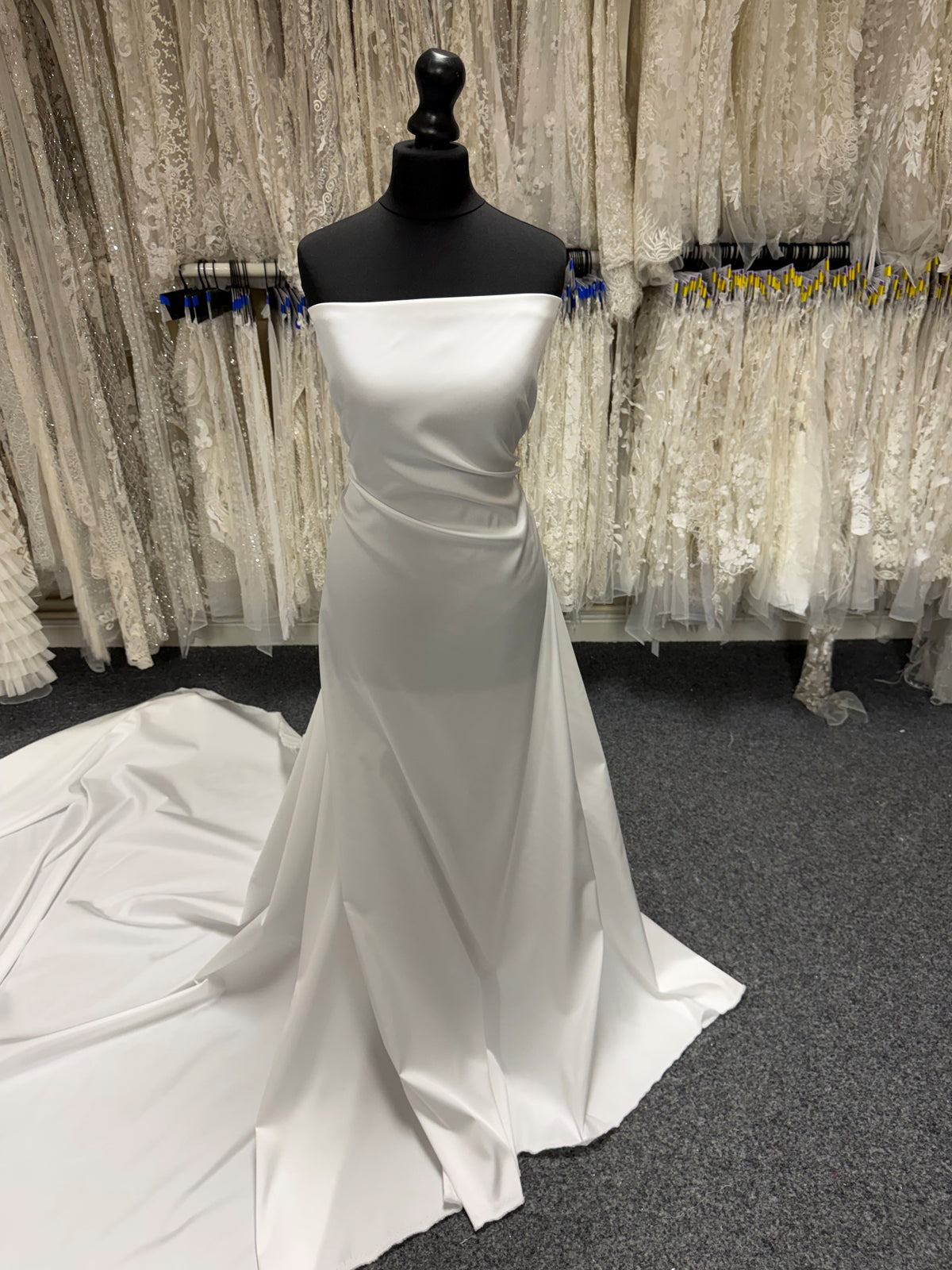 Blass elfenbeinfarbener Polyester-Soft-Mikado – PH4001