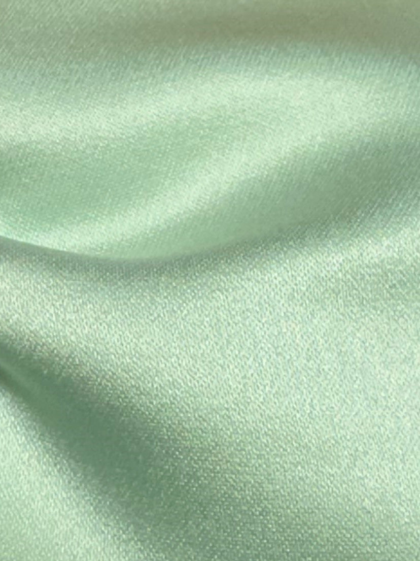 Pfefferminzfarbener Polyestersatin – Classique