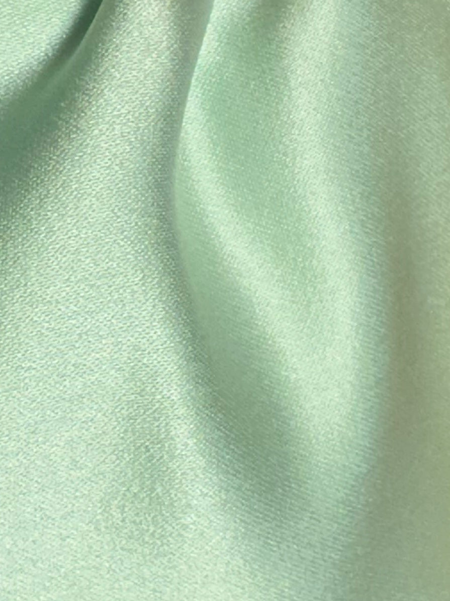 Pfefferminzfarbener Polyestersatin – Classique