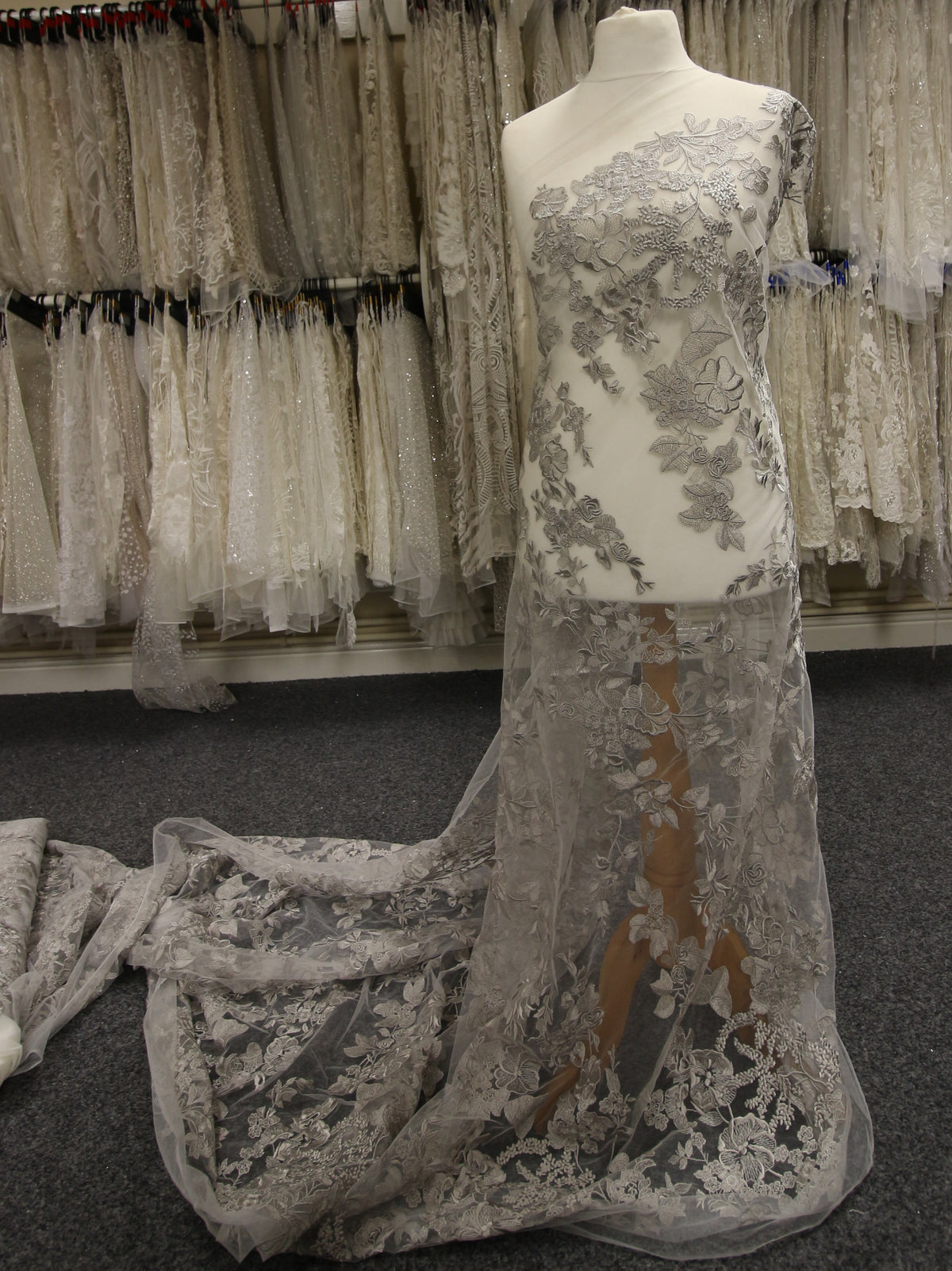 Zinngraue Stickereispitze – Garbo