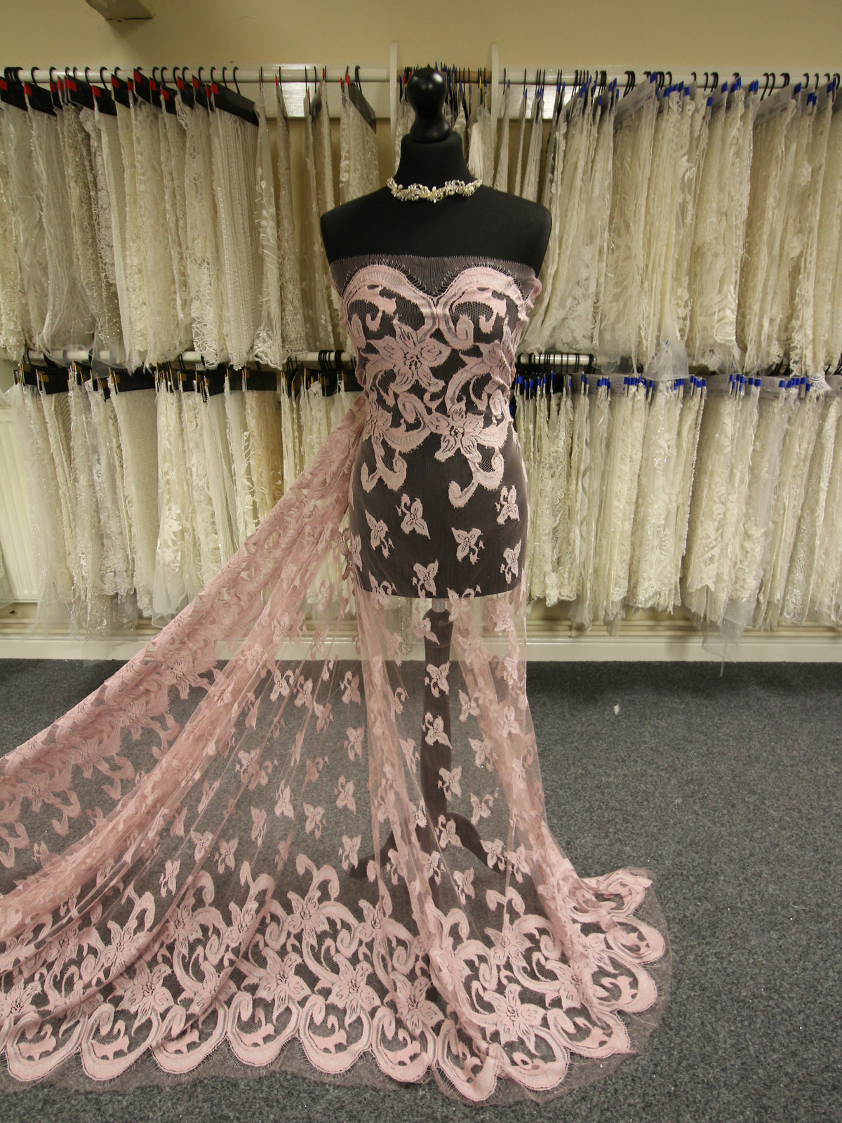 Altrosa Chantilly-Spitze – Celia