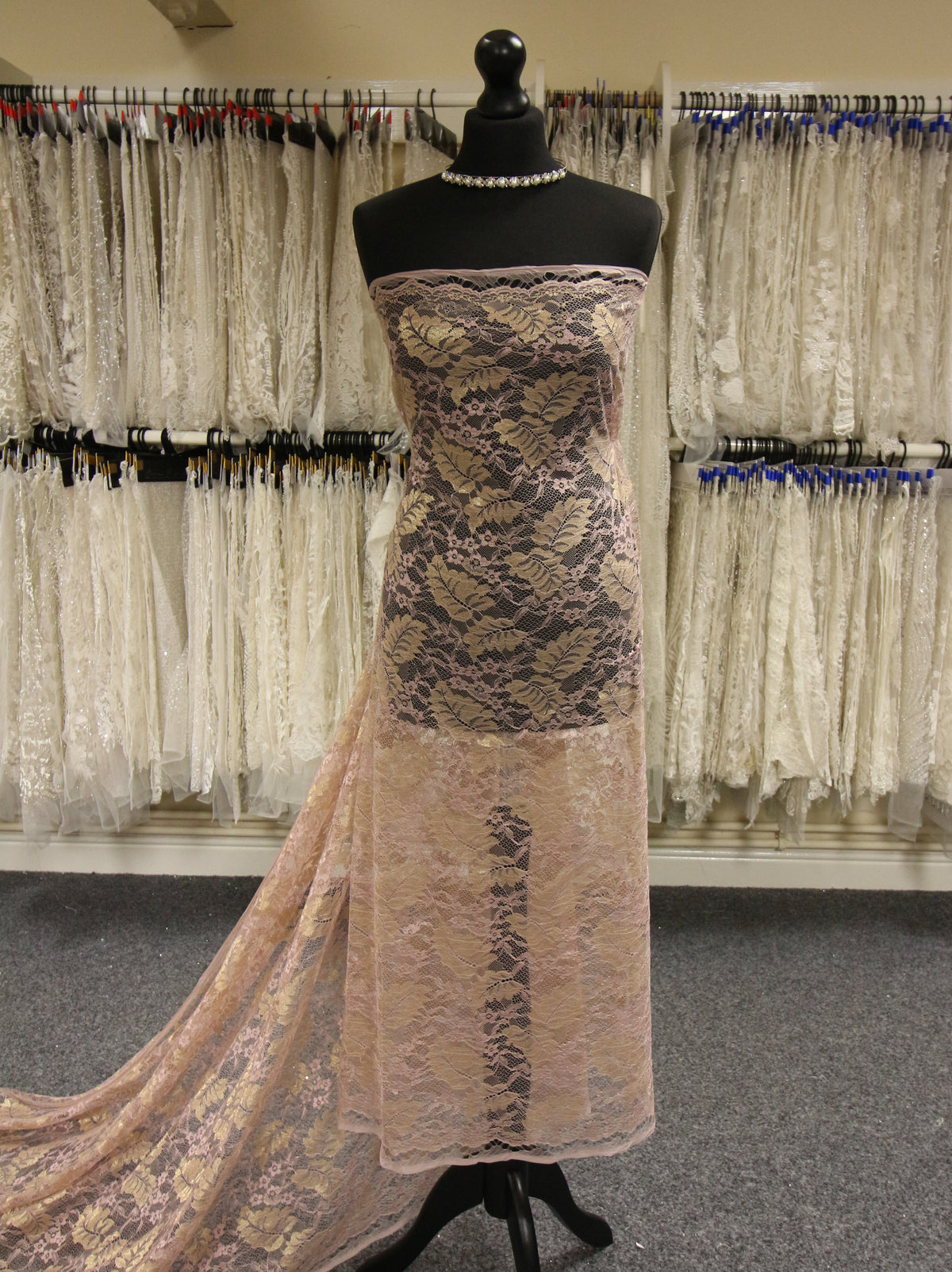 Rosa Raschel-Spitze – Wren