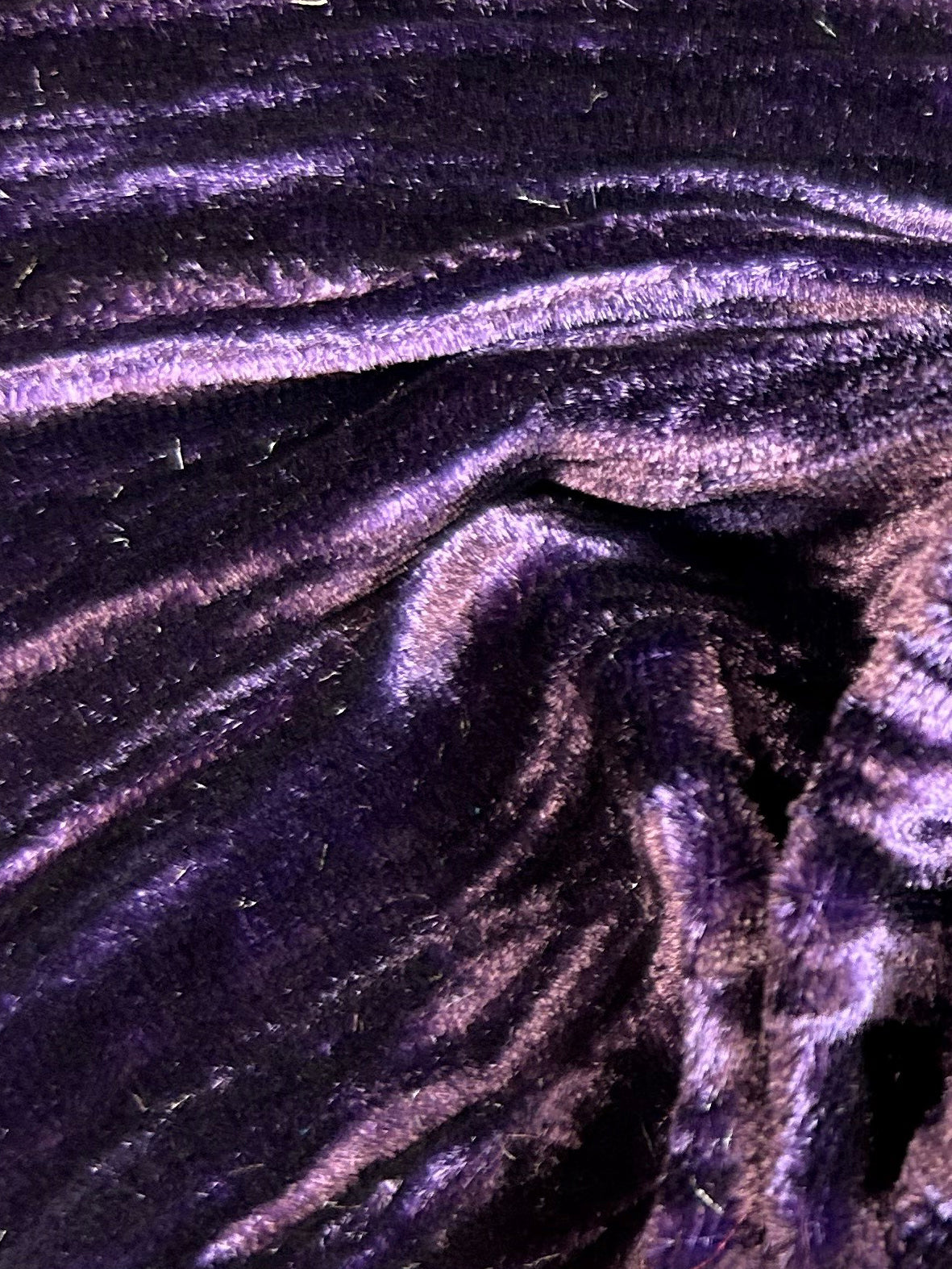 Pflaumenfarbener Seidensamt - Ruffle