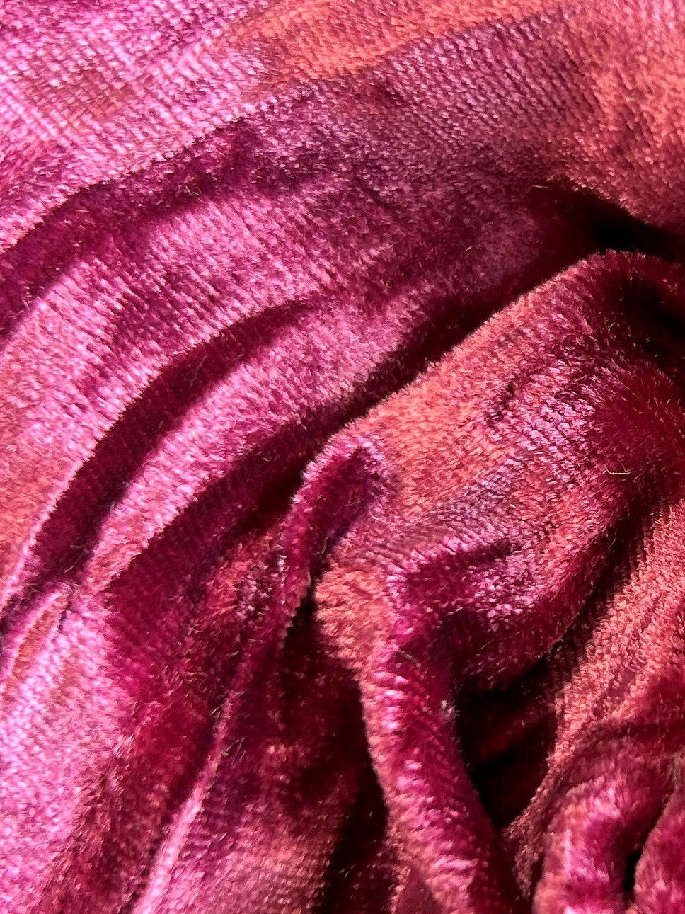Himbeerfarbener Seidensamt - Ruffle
