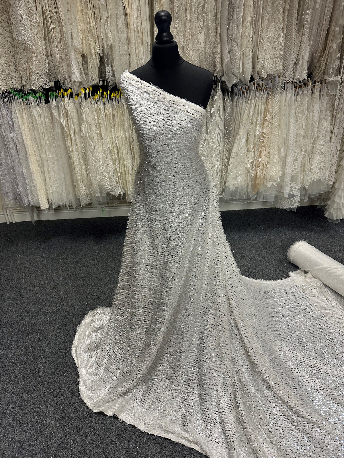 Silberner Glamour-Stoff – Ravine