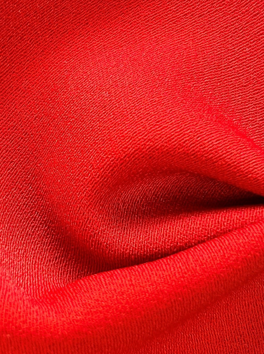 Roter Polyesterkrepp – Curiosity
