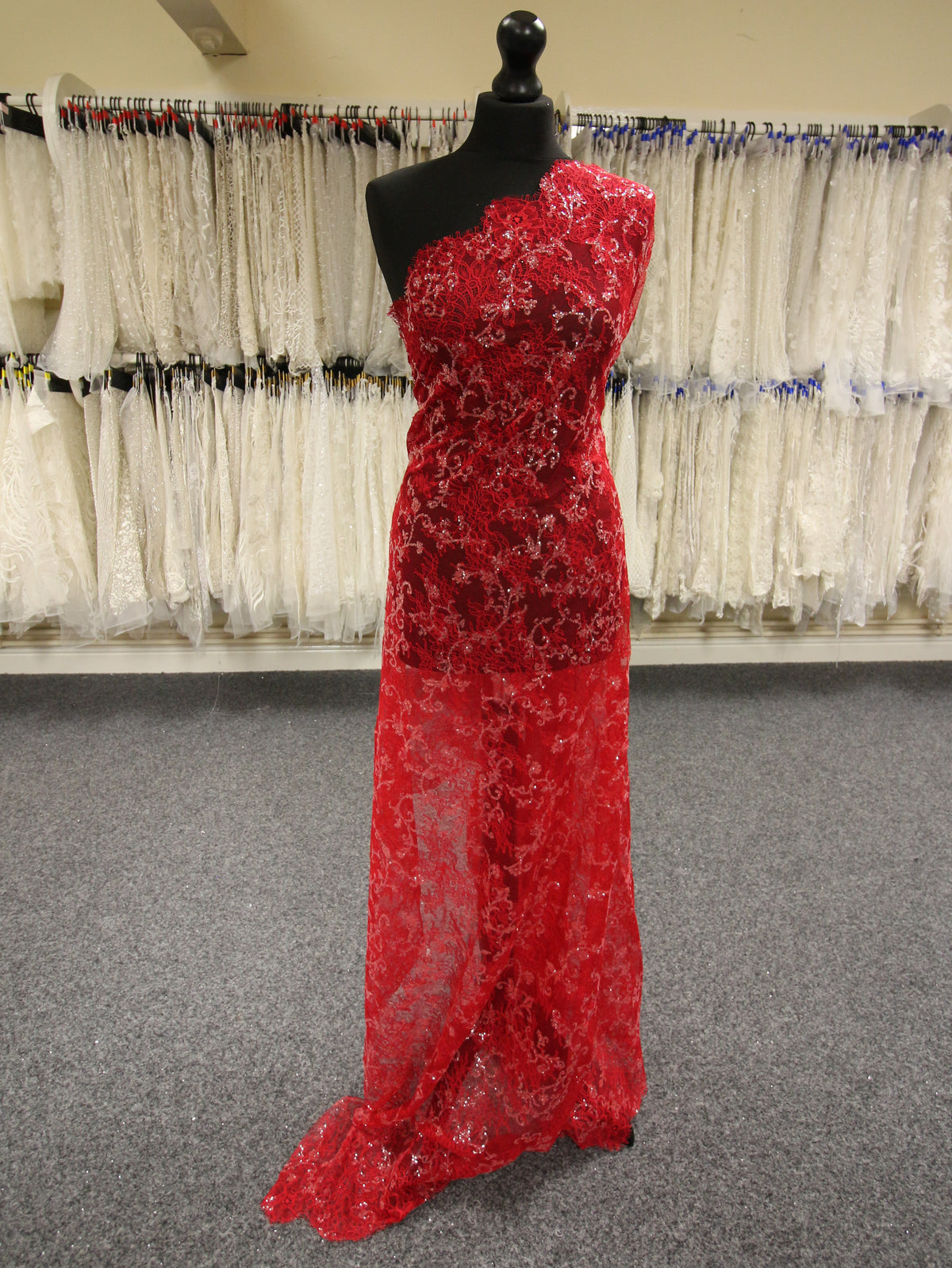 Rote Raschelspitze – Ehre