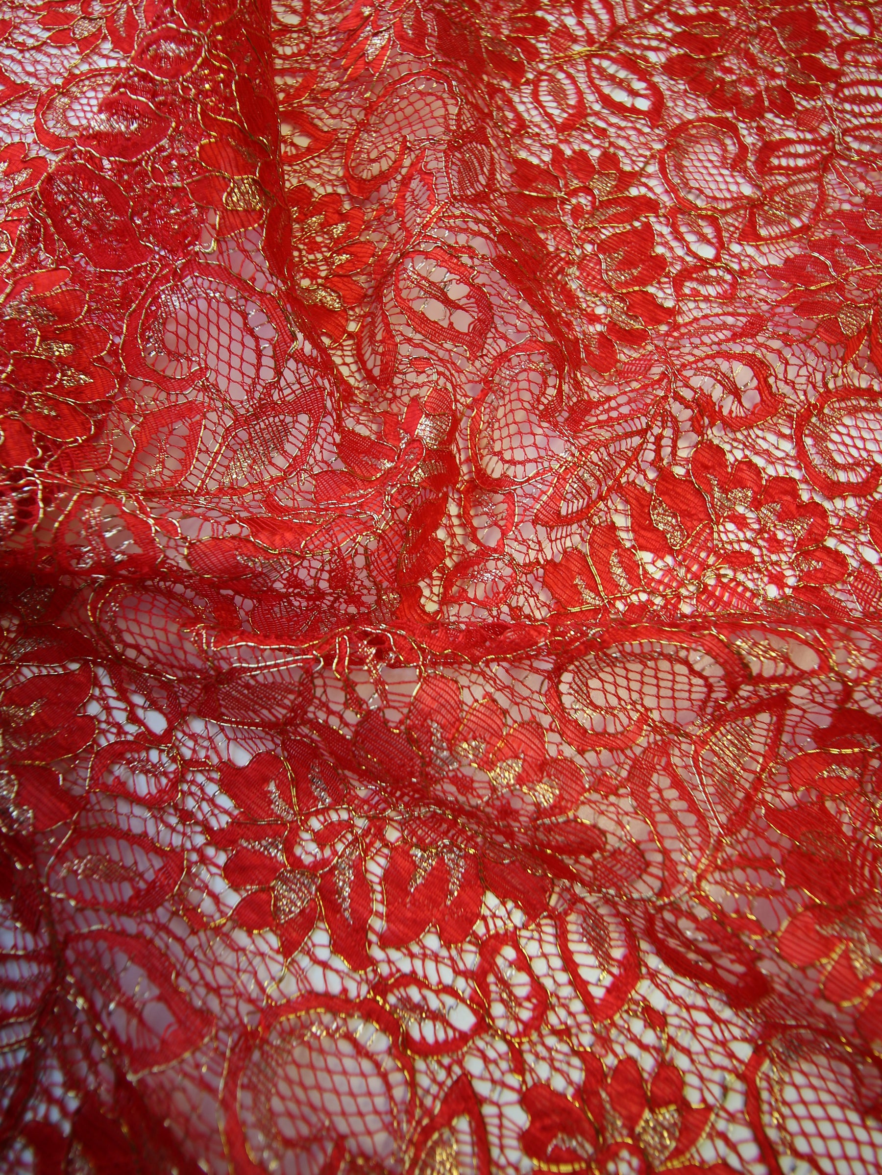 Rote Raschelspitze - Kris