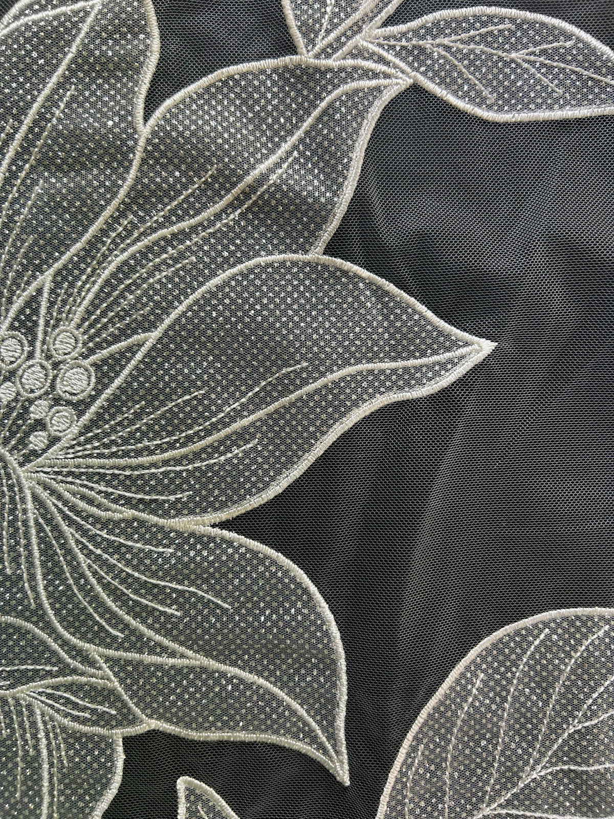 Elfenbeinfarbene bestickte Spitze – Savon