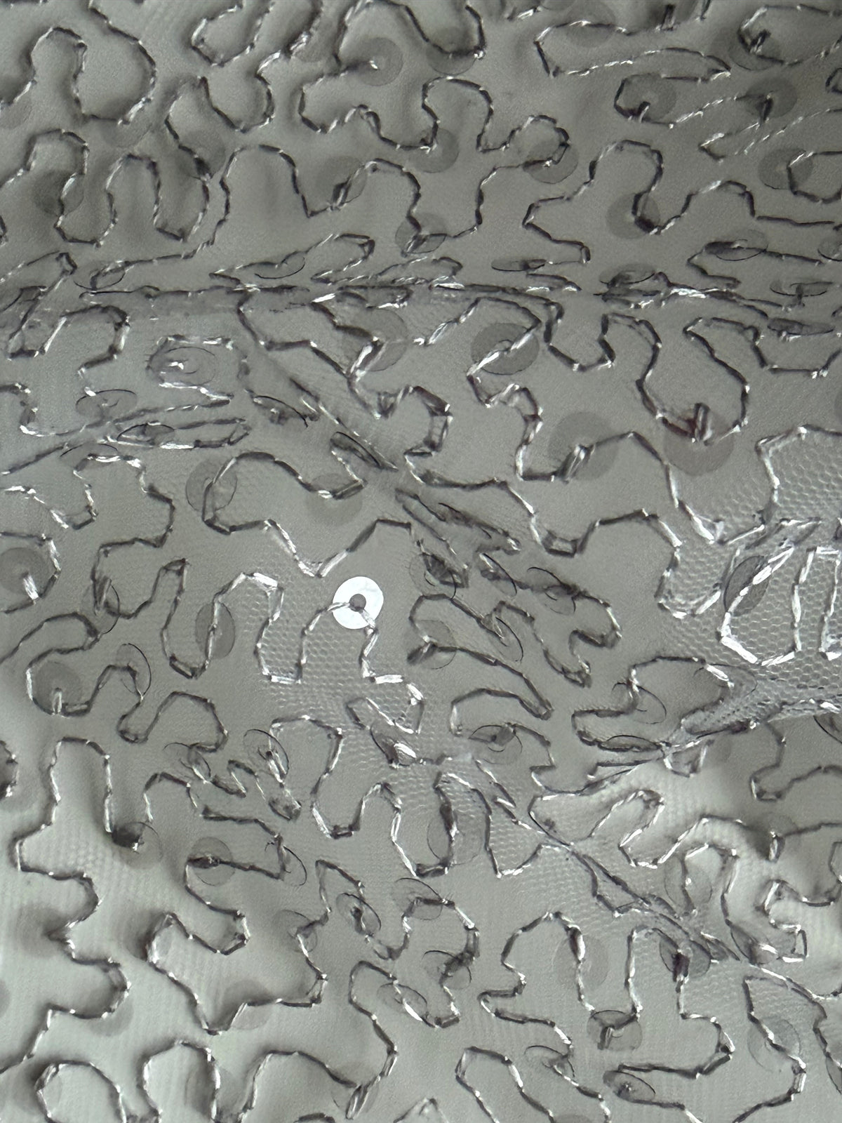 Silberner Pailletten-Tüll mit Stickerei – EB3001