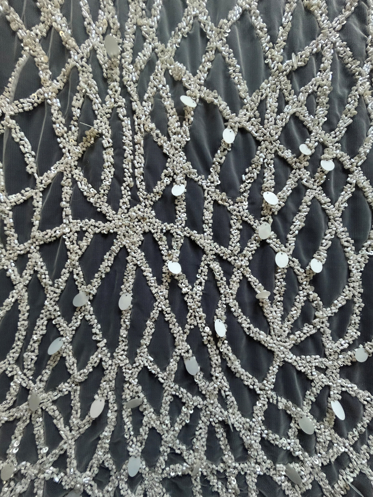 Elfenbeinfarbene Perlenspitze – Saffy