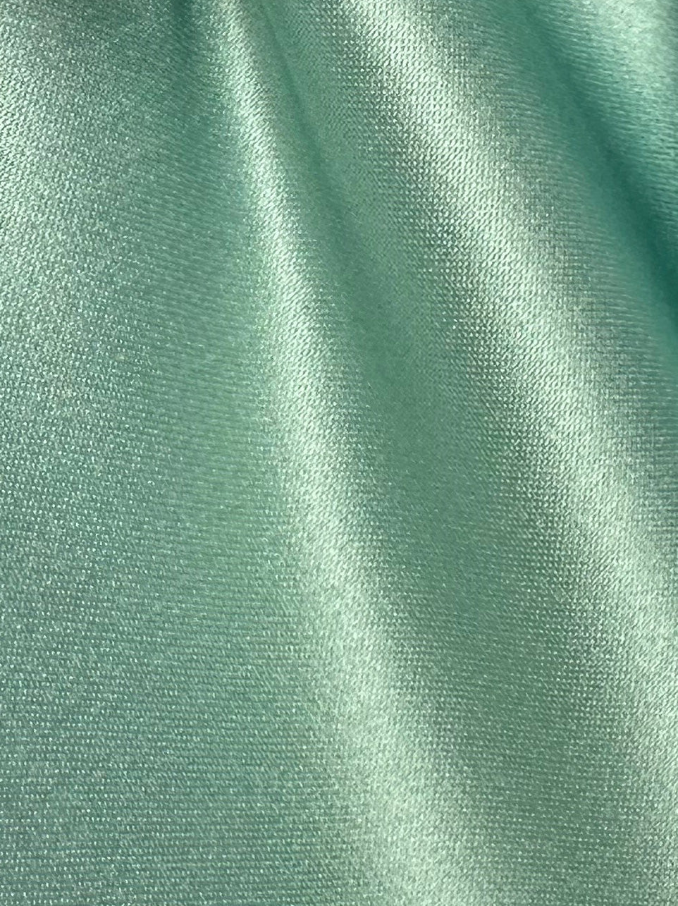 Salbeigrüner Polyestersatin – Classique