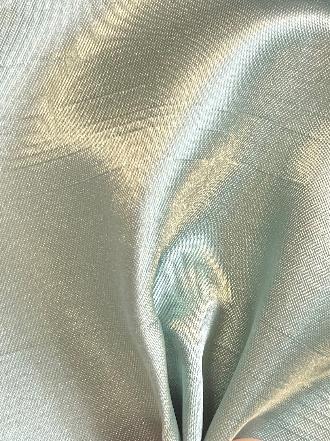 Salbeifarbenes Dupion mit Polyester-Satin-Rückseite – Klarheit