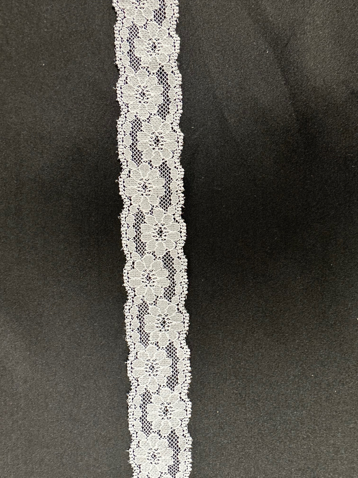 Weißer Spitzenbesatz - T 738 (CF)