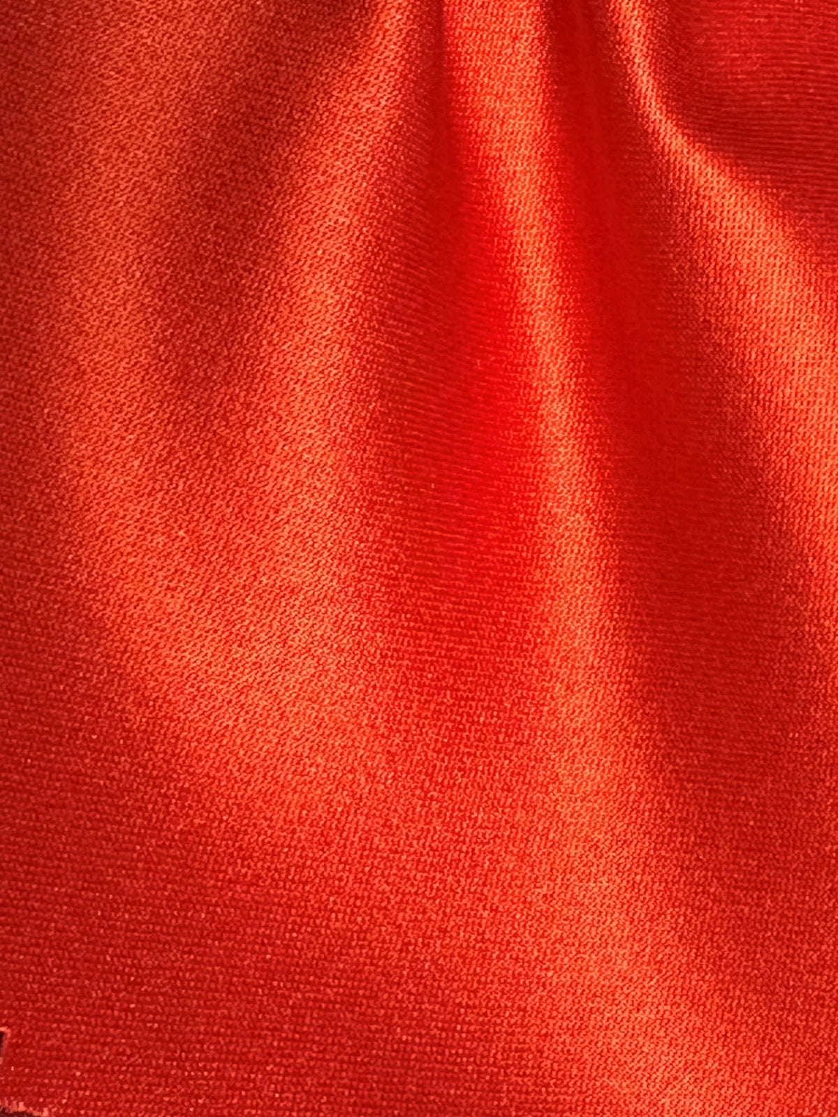 Scharlachroter Polyestersatin – Classique