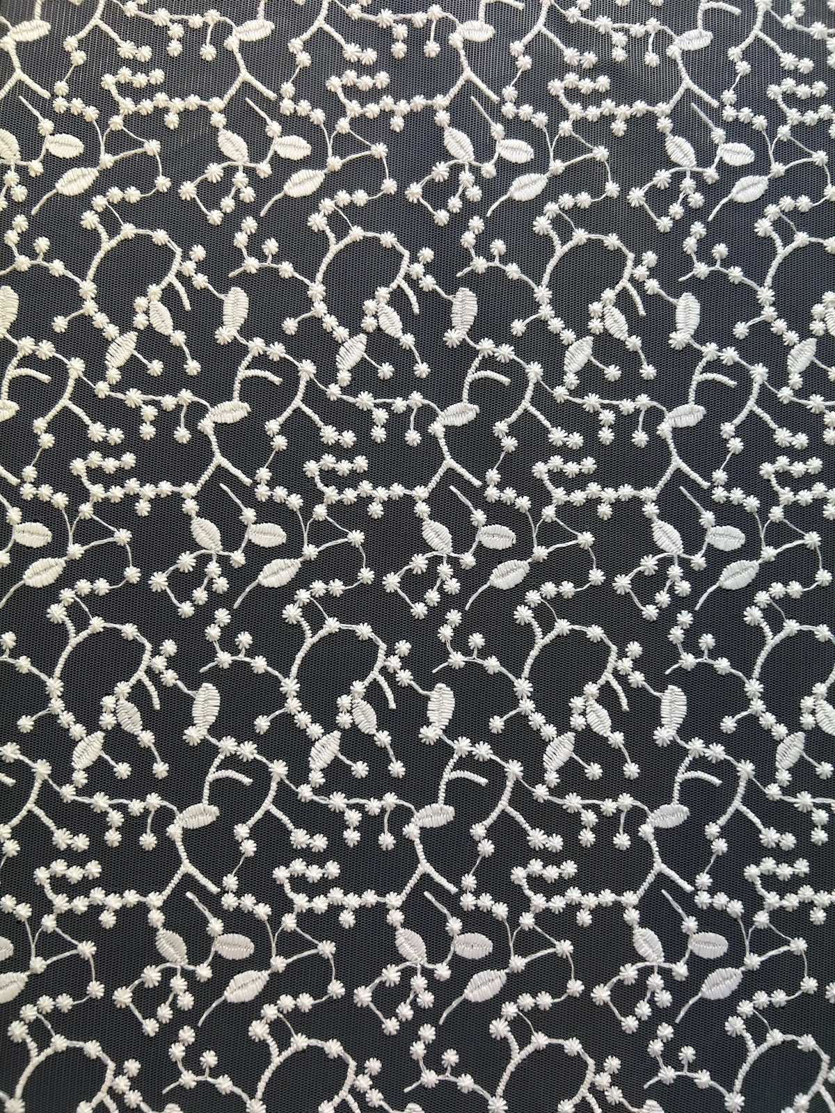 Elfenbeinfarbene bestickte Spitze – Sierra