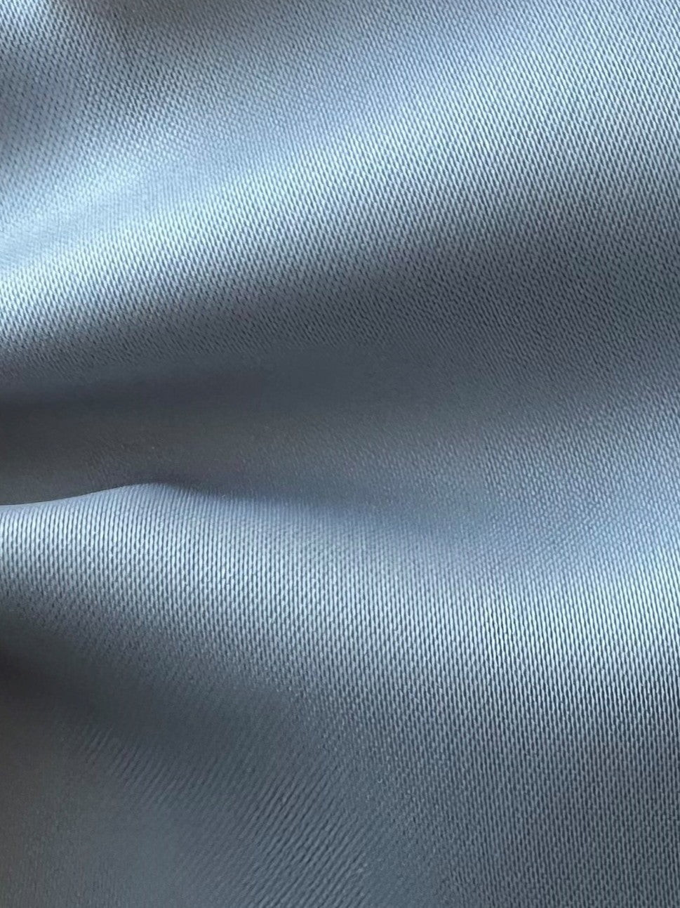 Silberner Polyester-Stretch-Satin - Ukulele