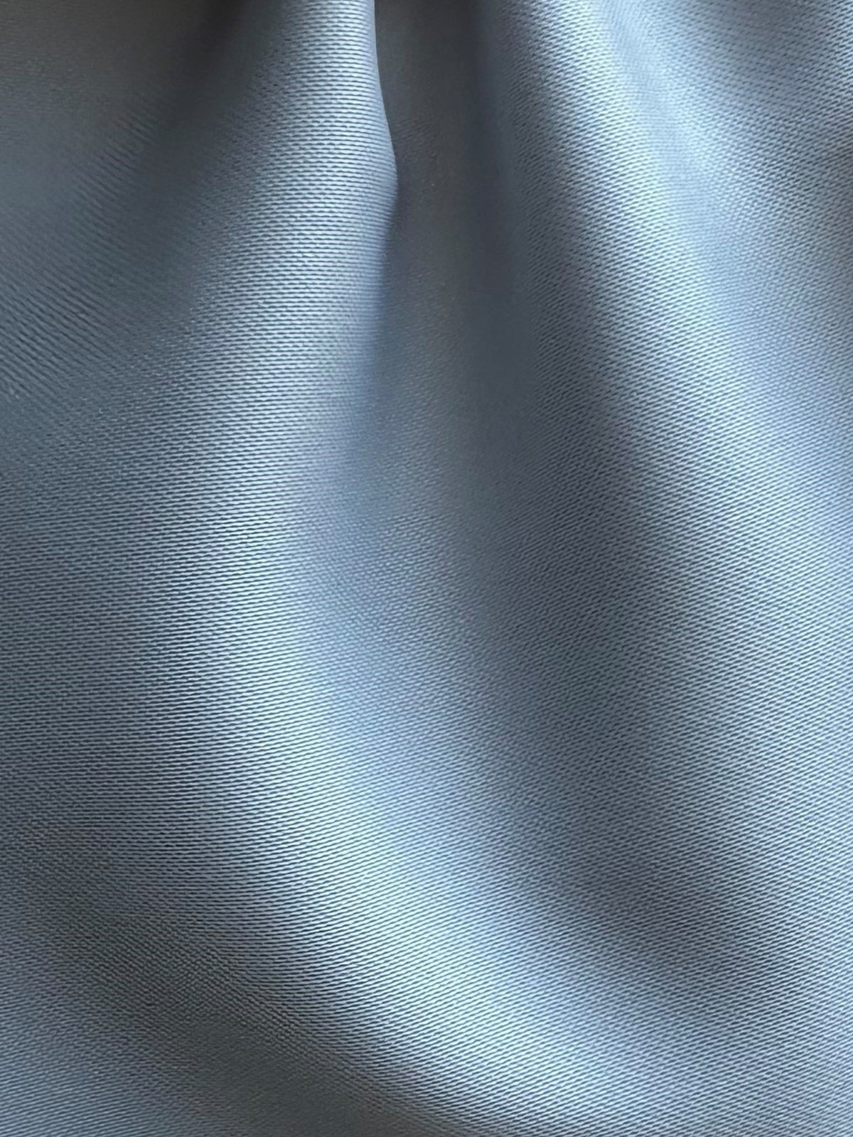 Silberner Polyester-Stretch-Satin – Uganda