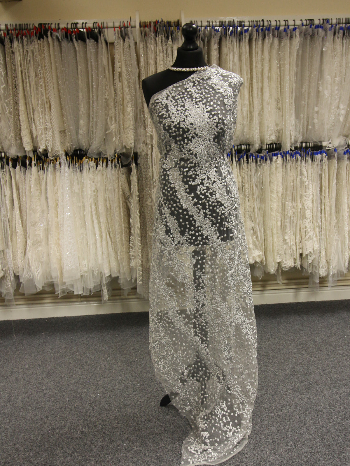 Silberne bestickte Spitze – Carter