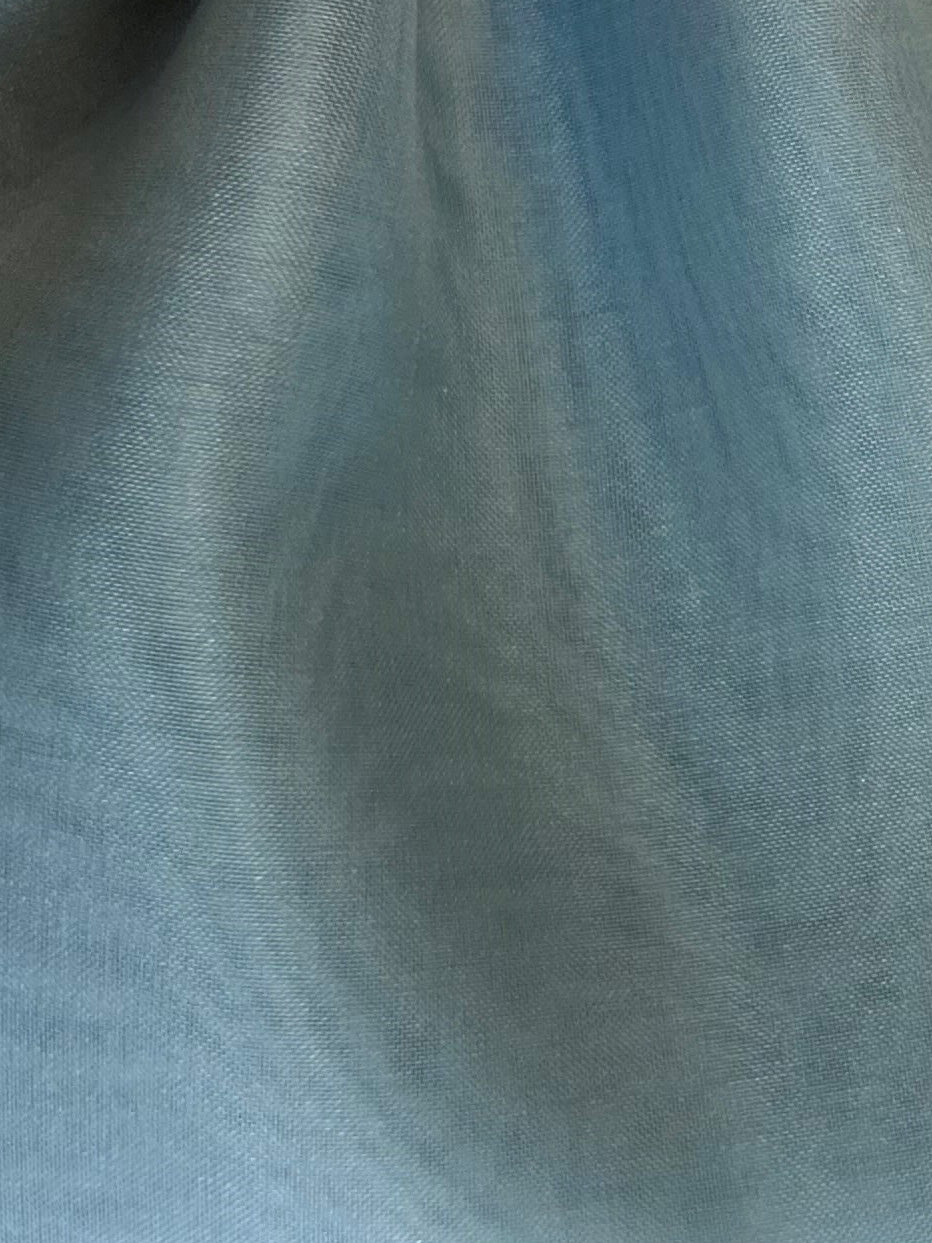 Himmelblauer Seidenorganza – Evolution