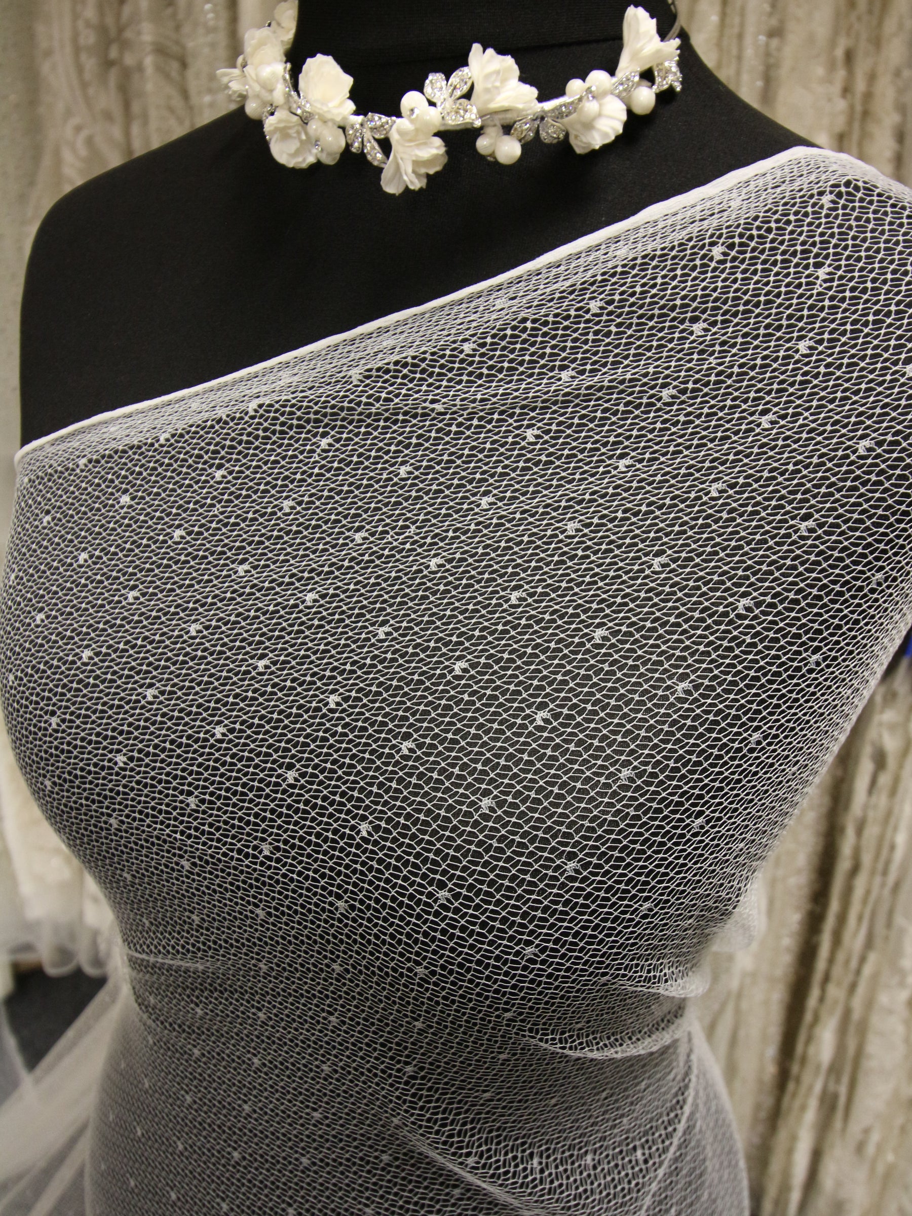 Elfenbeinfarbene Raschelspitze – Zauberer