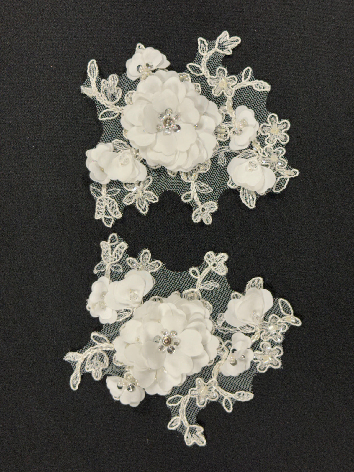 Elfenbeinfarbene, perlenbesetzte 3D-Spitzenapplikationen - T286