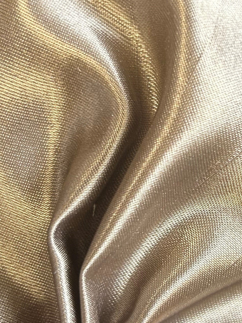 Taupefarbenes Dupion mit Polyester-Satin-Rückseite – Klarheit