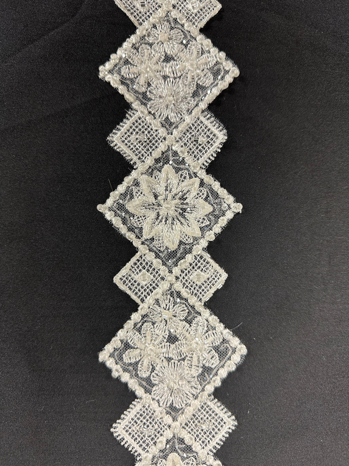 Elfenbeinfarbene Perlenspitzenborte - Traction