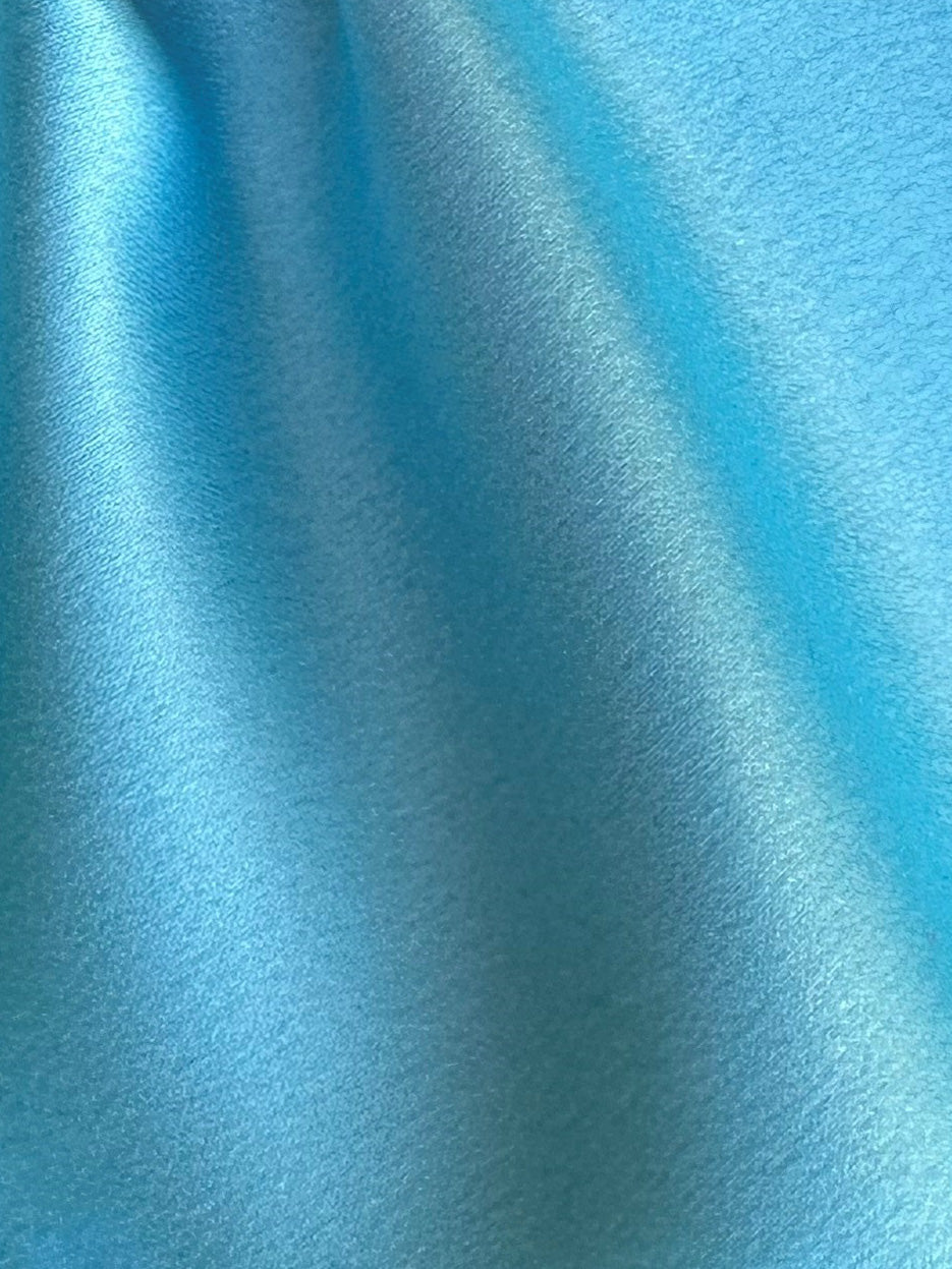 Türkisfarbener Polyestersatin – Mystique