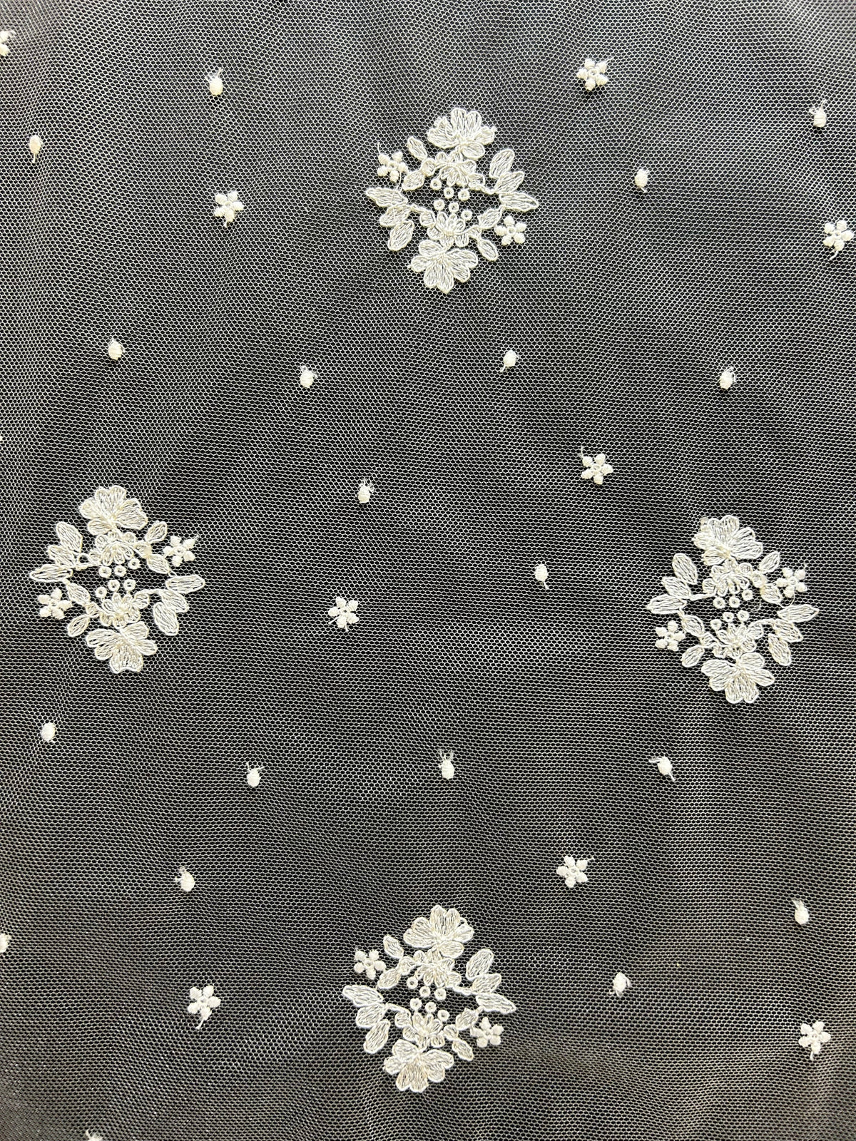 Elfenbeinfarbene bestickte Spitze – Villanelle