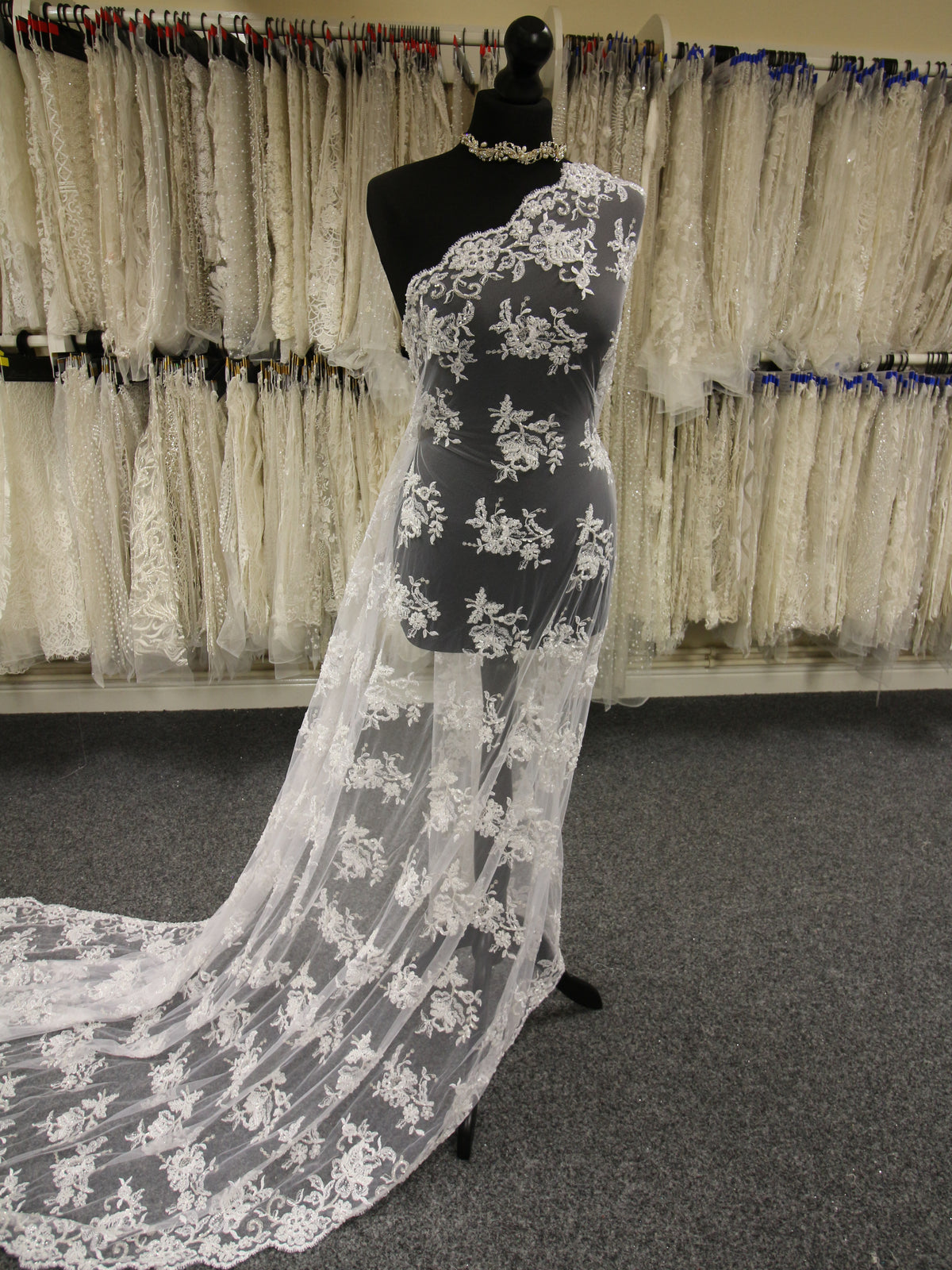 Weiße Perlenspitze – Chloe