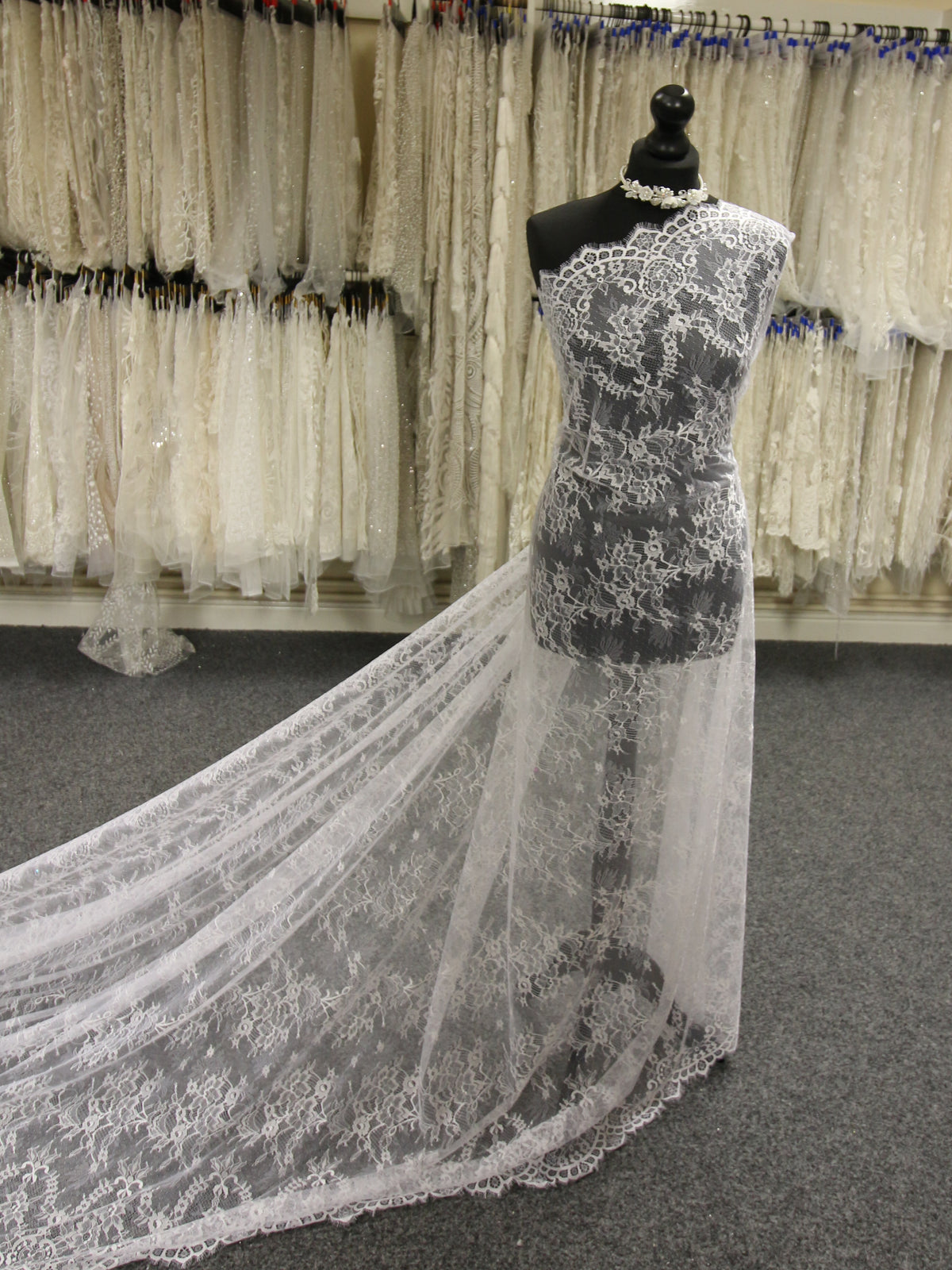 Weiße Raschelspitze - Mae