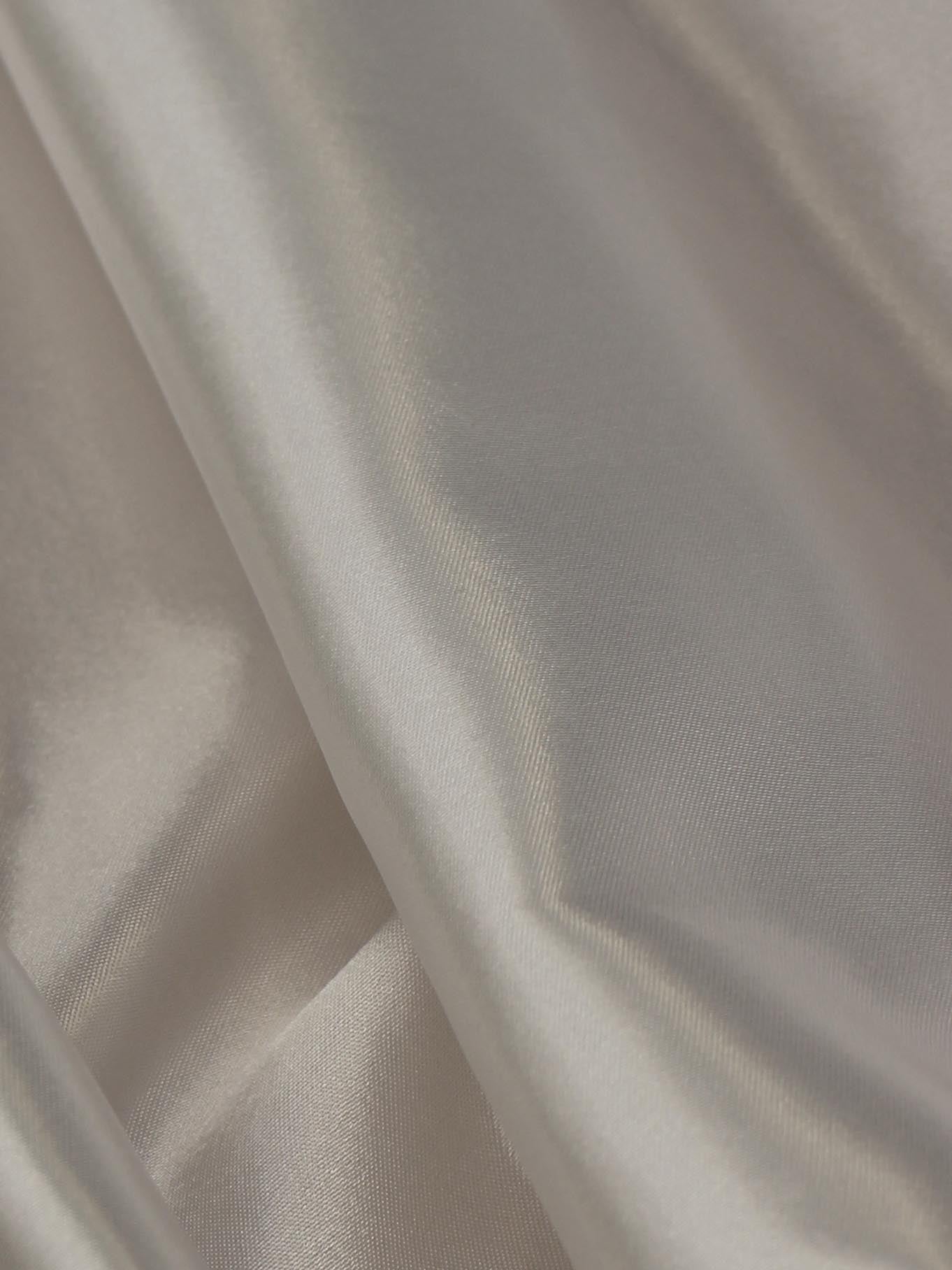 Weißer Polyestersatin – Ascot