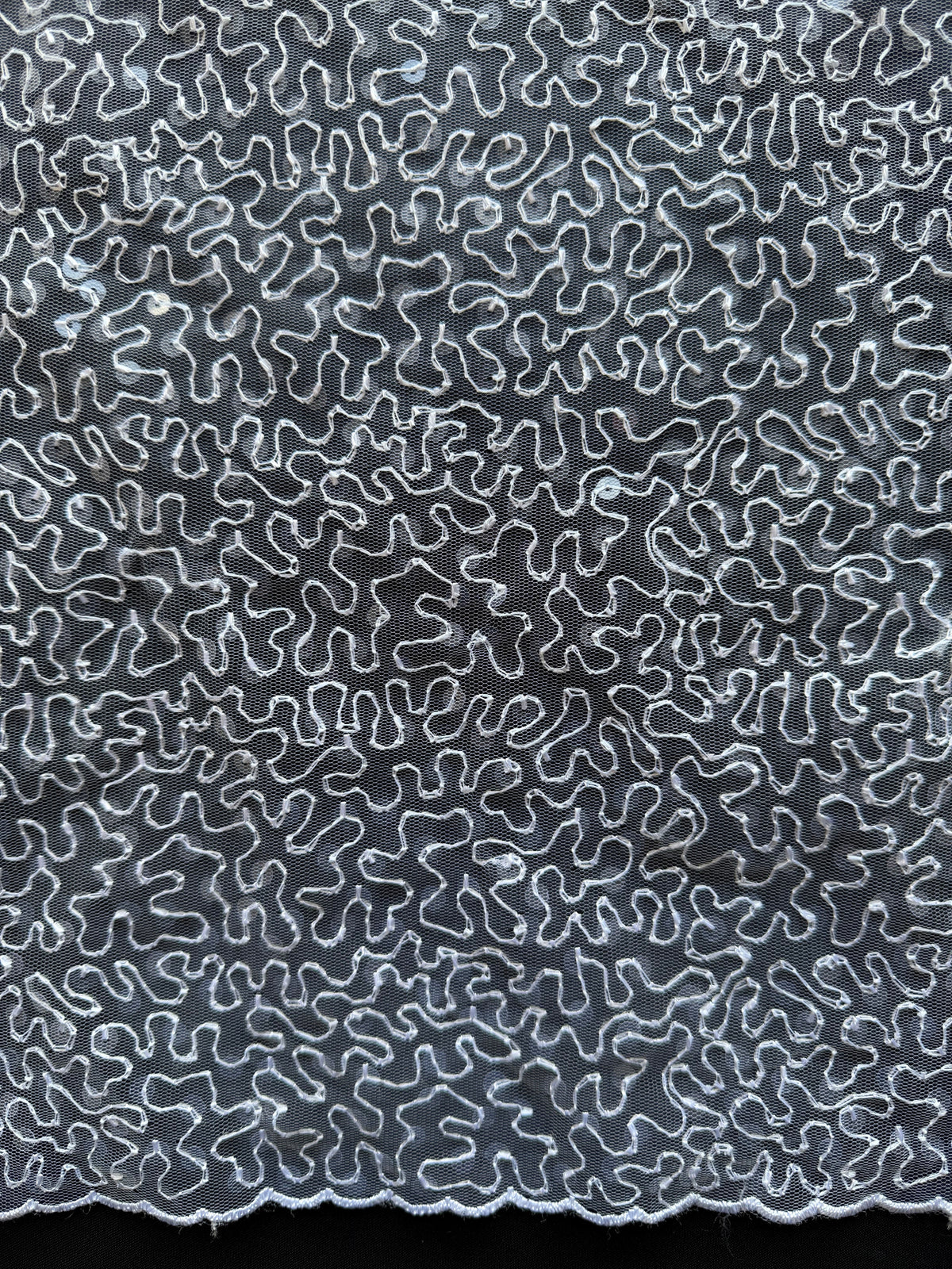 Weißer, bestickter Paillettentüll – EB3001