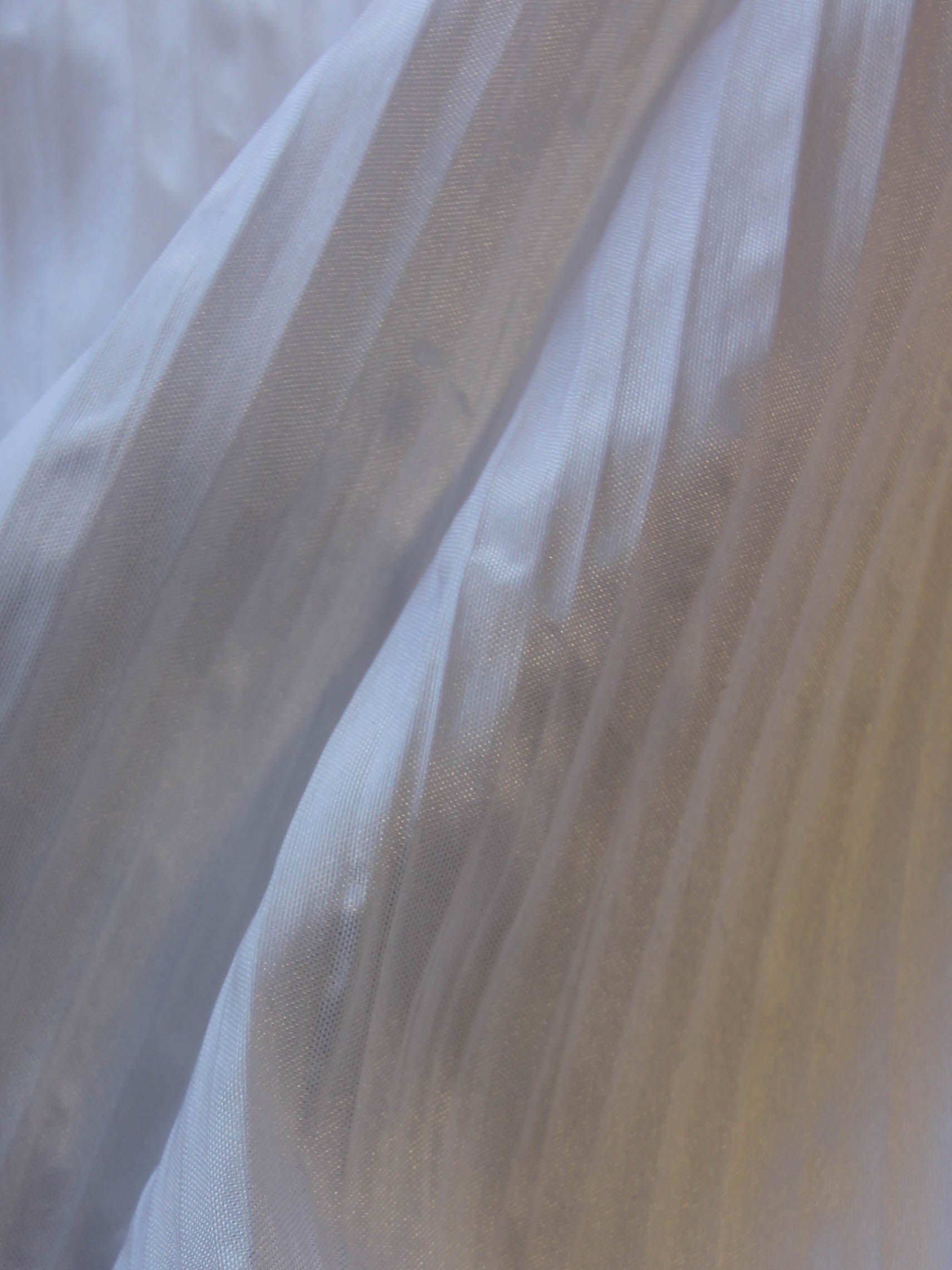 Weißer Knittersatin - Magnitude